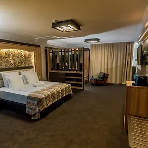 Zoo - Secured Paid Parking Hotel